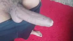 Reproduzir POV: Jovem mostra seu pau lápis com extremo prazer em um quarto