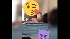 Redare Soția latina fierbinte devine obraznică: țâțe naturale și mișcări sexy