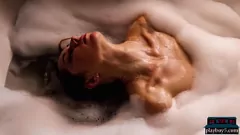 Abspielen Ukrainische Milf Diana Lark in einer dampfenden Solo -Sitzung für Playboy