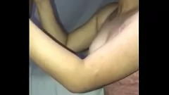 Hotwife chupa la polla de la vecina de nuevo, no puede tener suficiente