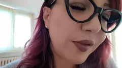 Abspielen Sexy Milf enthüllt ihre ungezogenen Geheimnisse: Amateur Big-Tit Milf in geschwollenen Brustwarzen Porno