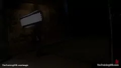 Odtwórz Murzynka niewolnica przechodzi ostry, hardcorowy trening z ciężarami i biczowaniem w dziwacznym międzyrasowym trójkącie