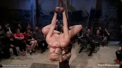 Reproducir La rubia Lea Lexis es follada públicamente por la cara y el culo por Ramon Nomar en una escena grupal dura con grandes tetas y dominación de grandes pollas