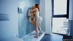 Abspielen Nasse Tribadebabys besiegen und dildo fucworld-beater in einer Dusche runter