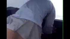 Jouer Desi fille baisée en voiture