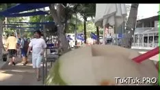 Oynat Zarif seks bebek tutkulu bir adam tarafından bağımlı yukarı ve eğitimli alır