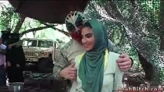 تشغيل شخص عربي مشهور وميسي المنزل من المنزل إلى الخارج