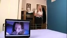 Odtwórz Mama ogląda porno obserwację syna