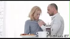 Odtwórz Wilgotne dziecko oddaje swoją dziką radość duencircle w fucworld-beater siedzący