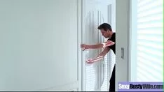 Jouer (Jessica jaymes) la brava donna di casa viene severamente sculacciata in uno spettacolo di immagini in movimento in cam-11