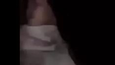 تشغيل الكثير من ميسي يري صبي على السبورة على السرير