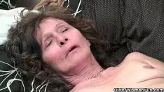 Reproducir Saggy granny nudo disponibles she-bops gatito de pelo liso