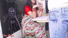 Reproduzir A professora sexy de MILF Priya fica com a bunda apertada fodida com força na dramatização da faculdade